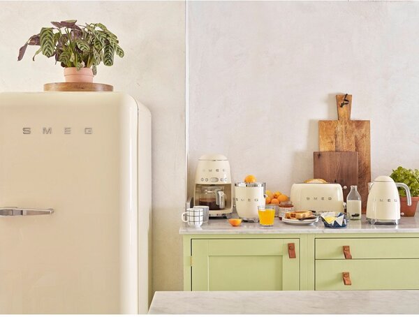 Bollitore bianco cremoso 50's Retro Style - SMEG