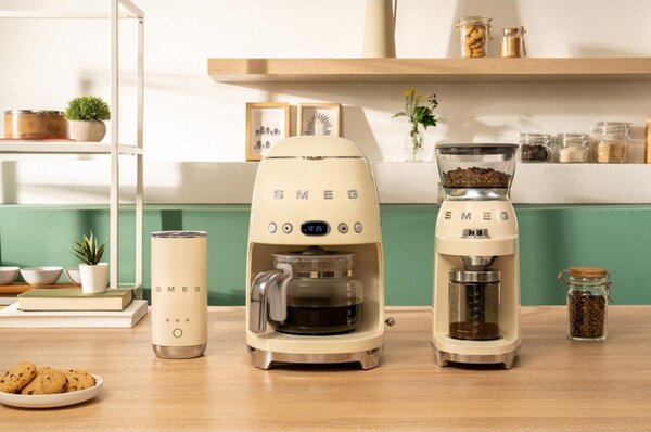 Macchina per caffè filtro bianco crema 50's Retro Style - SMEG
