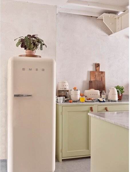 Bollitore bianco cremoso 50's Retro Style - SMEG
