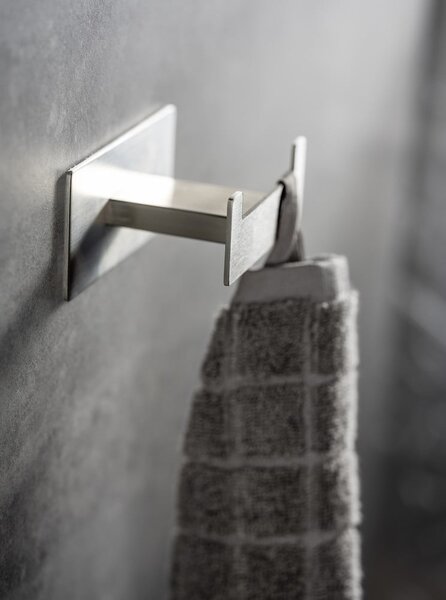 Gancio senza foratura color argento opaco in acciaio inox Genova – Wenko