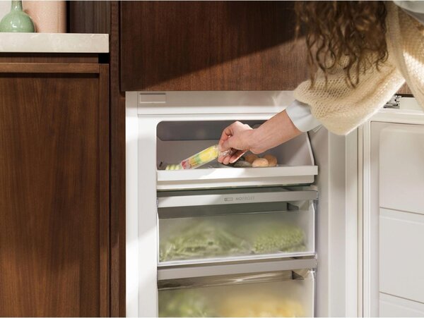 Electrolux Frigorifero da Incasso Combinato Capacit 271 Litri Classe energetica E Raffreddamento Statico Low Frost - LNA6LE18S