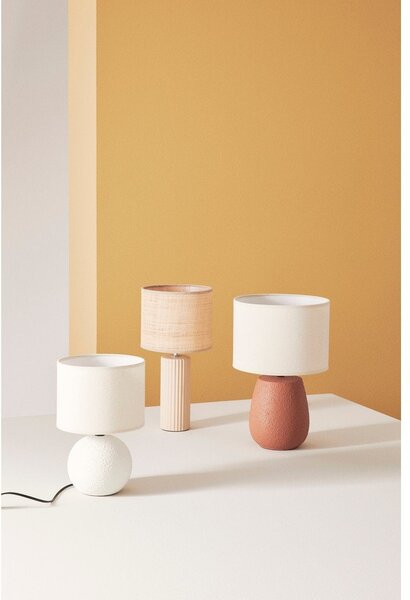 Lampada da tavolo color terracotta in ceramica con paralume in tessuto (altezza totale 41,5 cm) Irvin – Yes Everyday