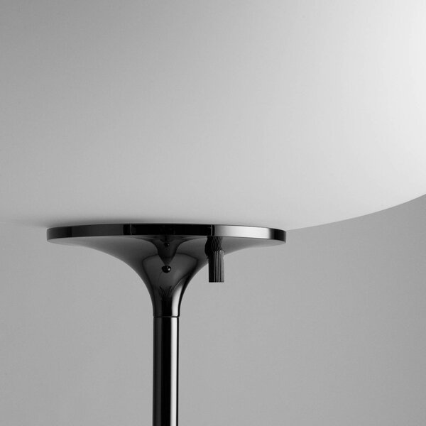 GUBI Lampada da terra Stemlite, dimmerabile, Cromo / Argento, Soggiorno / Sala da pranzo, Metallo, Design, Lampada da terra