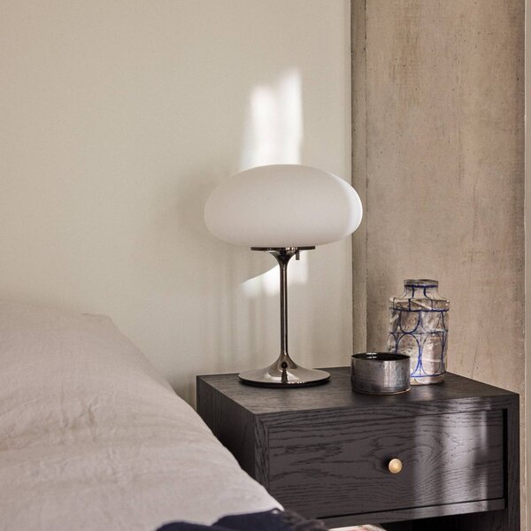 GUBI Lampada da tavolo Stemlite, dimmerabile, Cromo / Argento, Soggiorno / Sala da pranzo, Metallo, Design, Lampada da tavolo
