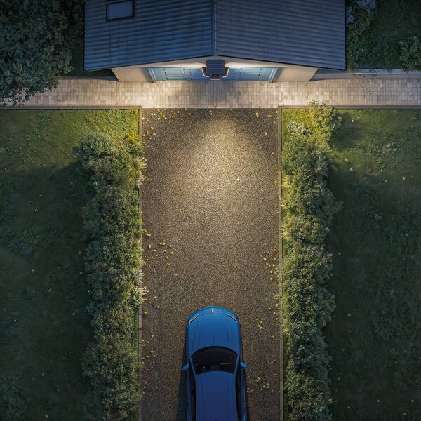 Philips Lampada LED solare Zyren, nera, 3.000 K, con sensore, IP65 Zyren, Nero, Plastica, Applique da esterni
