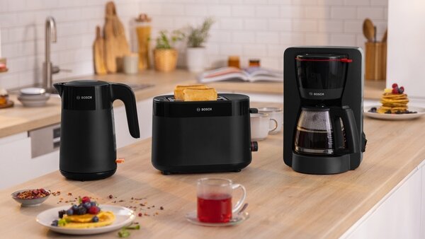 Bosch MyMoment - Macchina Caff Americano Caff Macinato in Polvere 15 Tazze colore Nero - TKA2M113