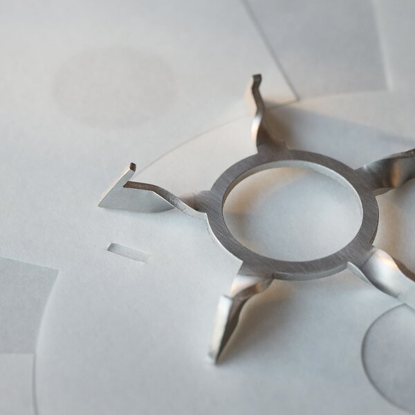Lampada a sospensione Moebe, Sinuate, dimmerabile, Bianco, Soggiorno, Carta / Cartone, Design