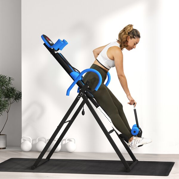 HOMCOM Panca ad inversione per allenamento pieghevole cintura di sicurezza regolabile angolo regolabile 3 livelli 79x114x153cm blu nero | Aosom Italy