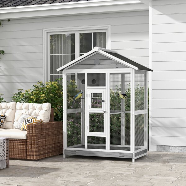 PawHut Gabbia per uccelli in legno con 4 posatoi, tetto in asfalto e impermeabile, 112x68x154 cm, Grigio e Nero | Aosom Italy
