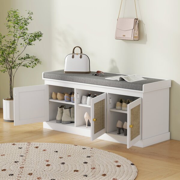HOMCOM Panca portascarpe ingresso 9 paia, panca contenitore, 3 ante in rattan, cuscino e ripiano regolabile, 105x35x47cm, bianco | Aosom Italy