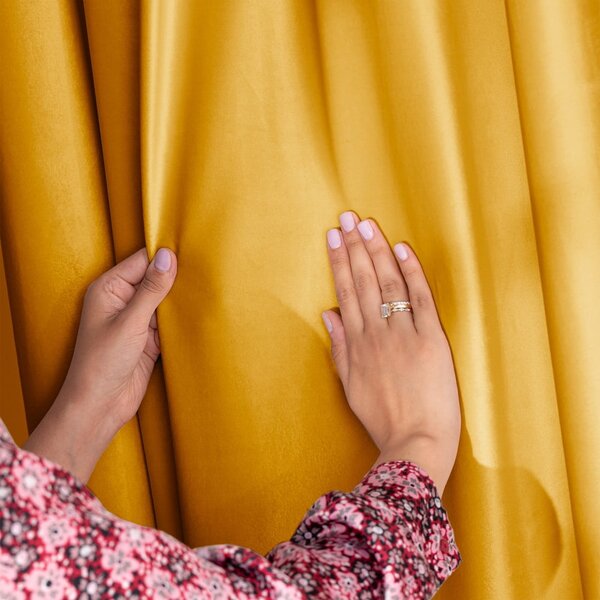 Tenda parzialmente oscurante gialla in velluto 140x245 cm Pleat – Restilo