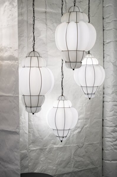 SIRU - Lampadario a sospensione con catena RIVISTO 1xE27/60W/230V diametro 45 cm nero/bianco Vetro veneziano