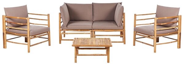 Set da giardino componibile composto da divano 2 posti 2 poltrone e tavolino in bambù naturale con cuscini tortora esterno elegante Beliani