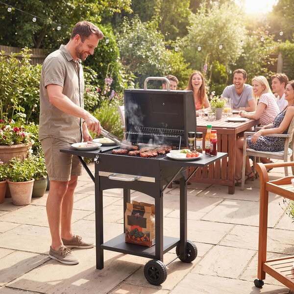 Outsunny Barbecue a Carbone con 2 Ripiani Laterali, Termometro, Coperchio e Ruote, 110x46.5x101 cm, Nero | Aosom Italy