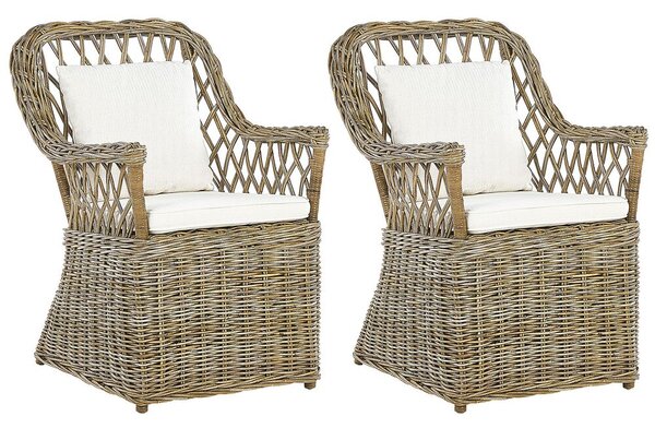 Set di 2 poltrone da giardino in rattan naturale con cuscini per schienale in cotone bianco sporco per interni ed esterni Beliani