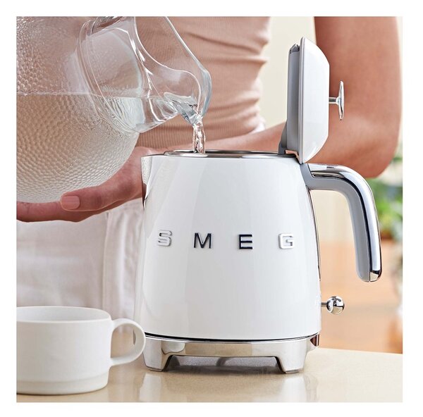 Smeg KLF05WHEU Bianco Lucido 50's Style Mini Bollitore 0,8 litri 3 Tazze AutoOFF 100°C