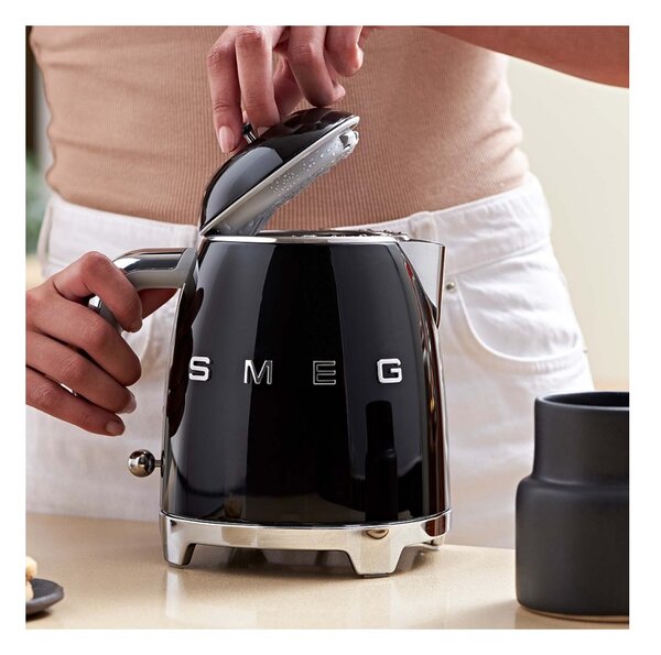 Smeg KLF05BLEU Nero Lucido 50's Style Mini Bollitore 0,8 litri 3 Tazze AutoOFF 100°C