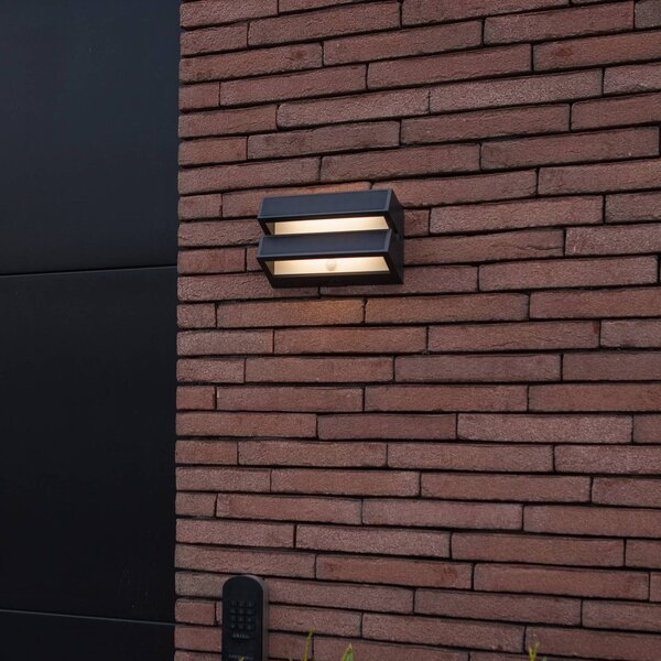 LUTEC Applique da esterni LED e solare BARLO, grigio scuro, 21 cm, sensore, IP54 BARLO, Alluminio / Grigio / Zincato, Plastica, Moderno, Applique da esterni