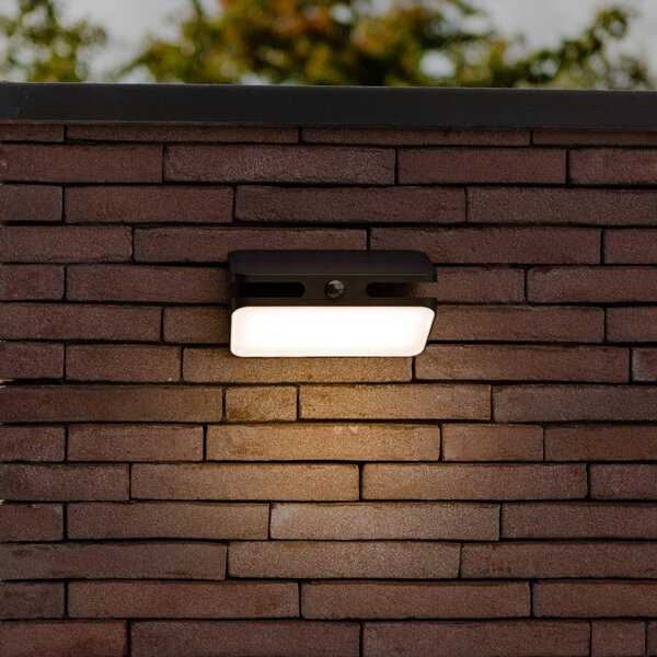 LUTEC Applique da esterno LED e solare AERO, nera, 21 cm, con sensore, IP54 AERO, Nero, Alluminio, Moderno, Applique da esterni