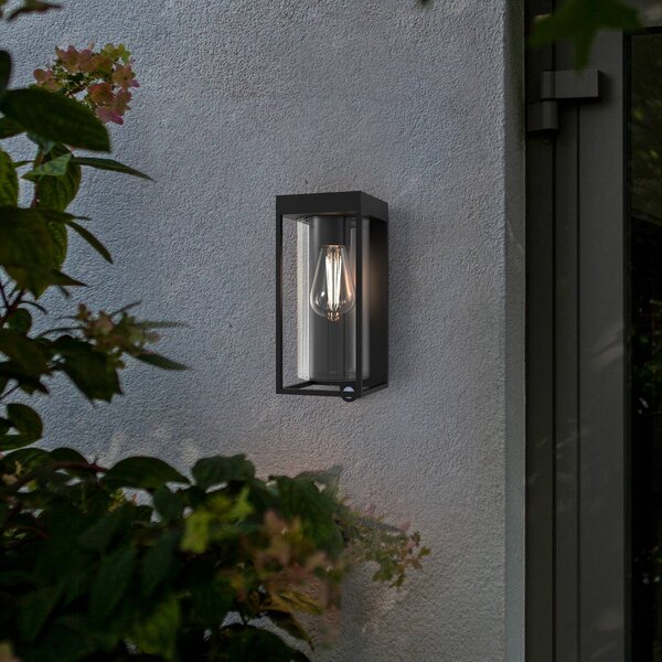 LUTEC Applique da esterno a energia solare FLAIR, nera, 29 cm, con sensore, IP44 FLAIR, Nero, Alluminio, Moderno, Applique da esterni