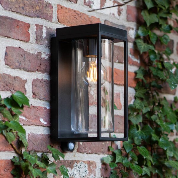 LUTEC Applique da esterno a energia solare FLAIR, nera, 29 cm, con sensore, IP44 FLAIR, Nero, Alluminio, Moderno, Applique da esterni