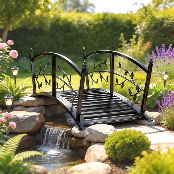 Outsunny Ponte da Giardino in Metallo 1,2 m, Ponte Decorativo per Stagni con Ringhiere di Sicurezza e Design a Foglie, Nero | Aosom Italy