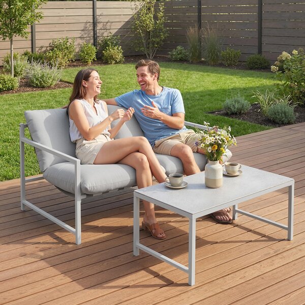 Outsunny Set di 2 Pezzi Salotto da Giardino Esterno, Divano con Cuscini, Tavolino in Vetro Temperato Effetto Marmo 3D, 125x80x64 cm, Grigio Chiaro | Aosom Italy