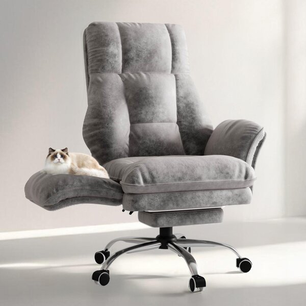 Sedia girevole da ufficio, ergonomica, con braccioli pieghevoli; sedia da gaming con poggiapiedi e schienale regolabile fino a 135°, colore grigio, rivestita in ecopelle