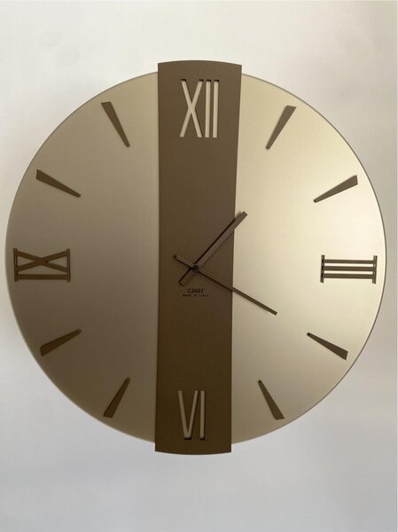 Orologio Da Muro 60 cm VEGA Quadrante Satinato Bronzo Diametro 60 cm lancette in metallo numeri colore Bronzo Metallizzato a rilievo lastra centrale