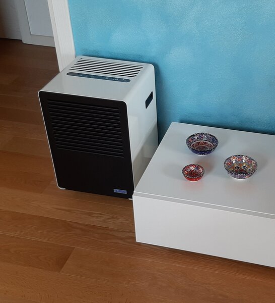 Cuoghi Deumidificatore Portatile 18.6 Litri in 24 Ore Capacit Tanica 4.5 Litri colore Argento - MIDI 3 DL EG2