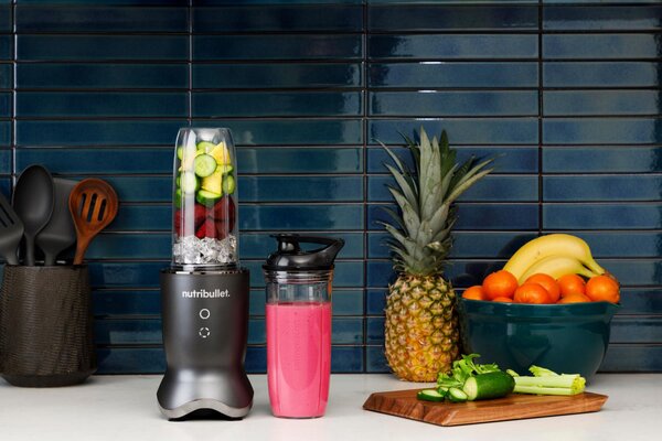 NutriBullet Frullatore con Bicchiere Capacit 0.9 Litri Potenza 1200 Watt Lama in Acciaio Inox colore Nero - NB1206DGCC
