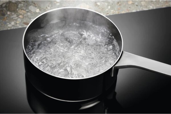 Electrolux Piano Cottura Induzione con Cappa Integrata Filtrante 4 Fuochi Larghezza 83 cm in Vetroceramica colore Nero - KCC84453CK
