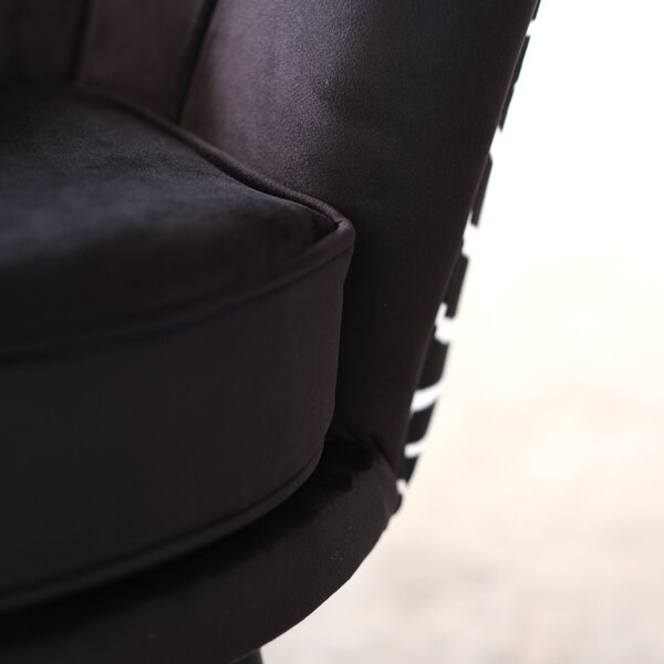 Poltrona Maia in Velluto Nero, Monocolore o con retro in Microfibra Zebrato, Gambe Nere con dettaglio Ottone