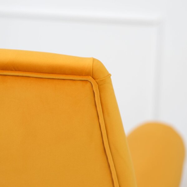 Poltrona design vintage Vico velluto giallo mostarda gambe nere e ottone