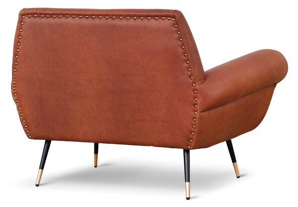 Divano 2 posti design vintage Vico pelle fiore pull up cognac con borchie anticate e gambe nere e ottone