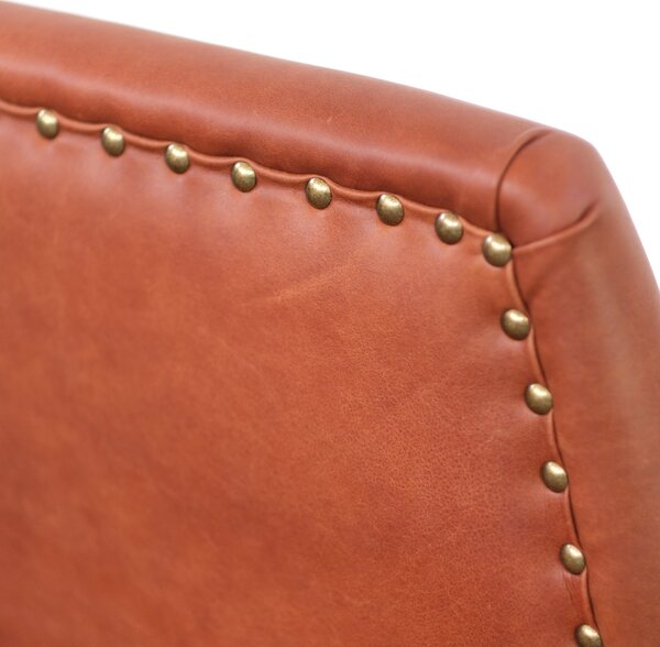 Divano 2 posti design vintage Vico pelle fiore pull up cognac con borchie anticate e gambe nere e ottone