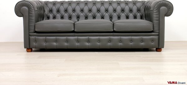 Divano Chesterfield 3 posti grigio in pelle