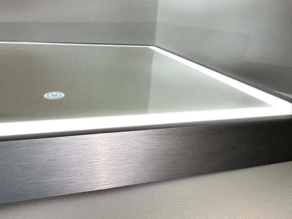 Specchio LED in cornice per bagno M2