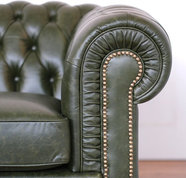 Divano Chesterfield angolare in pelle primo fiore verde inglese borchie anticate