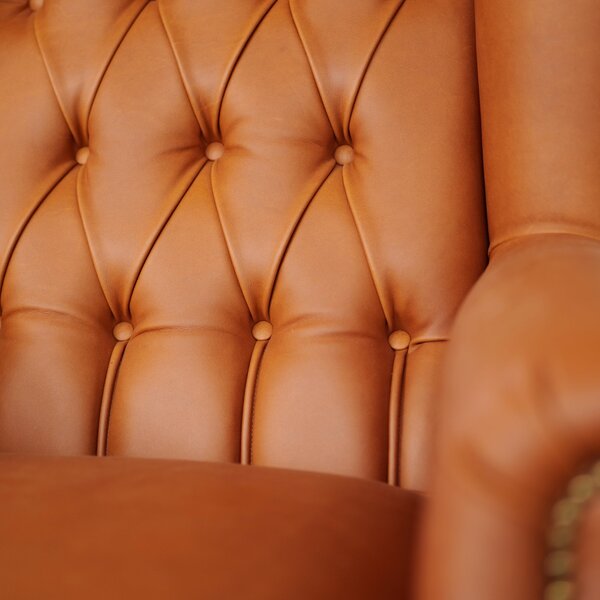 Poltrona Chesterfield Bergere Regina Pelle Fiore Premium - Design Iconico