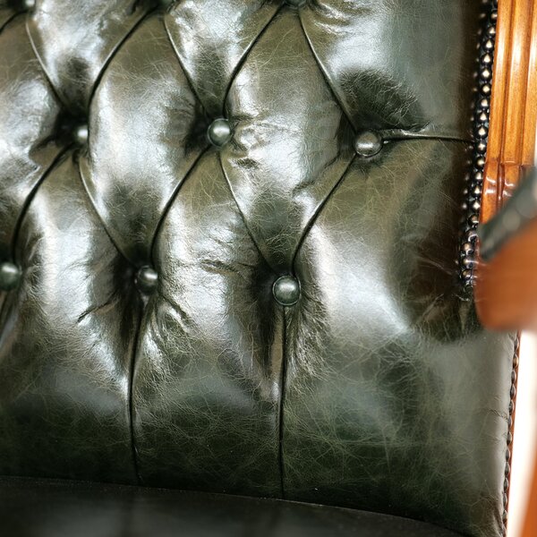Poltrona Presidenziale Cambridge Chesterfield Pelle Primo Fiore Premium - Legno Massello Scolpito