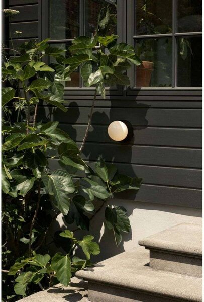 Nuura Aps Applique da esterno Liila, Ø 16,5 cm, nero/opale dimmerabile, Nero, Metallo, Scandinavo