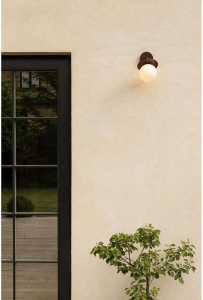 Nuura Aps Applique da esterno Liila, larghezza 16 cm, bronzo/opale dimmerabile, Bronzo / Ottone antico, Metallo, Scandinavo