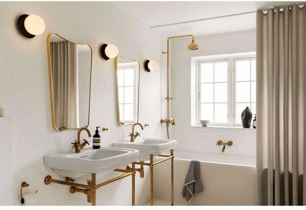 Nuura Aps Applique da parete di design Liila, dimmerabile, Nero, Bagno, Metallo, Scandinavo, Applique