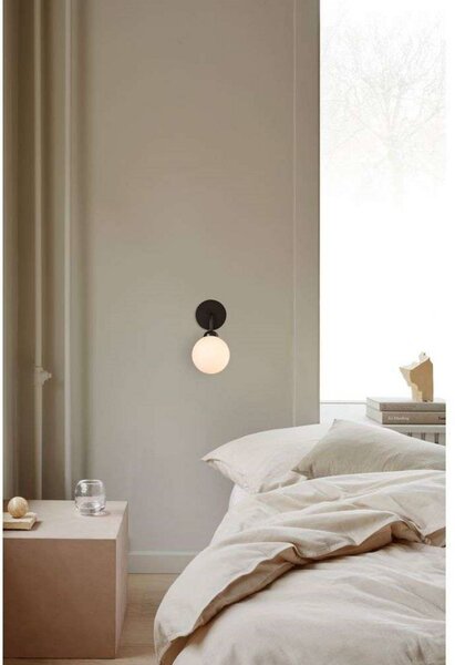 Nuura Aps Applique da parete di design Apiales, dimmerabile, Nero, Soggiorno / Sala da pranzo, Vetro, Scandinavo, Applique