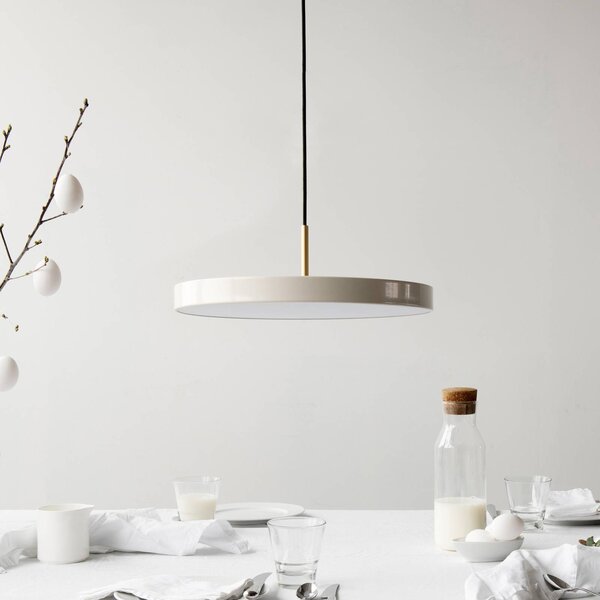 UMAGE Lampada LED a sospensione Asteria Medium madreperla/ottone Ø 43 cm Asteria, dimmerabile, Crema / Ambra, Soggiorno / Sala da pranzo, Alluminio, Design