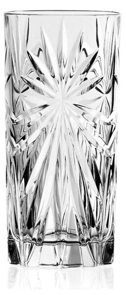 Bicchieri alti in cristallo in un particolare taglio Svisù che ne esalta tutta la brillantezza e lo splendore per una tavola di scintillante bellezza