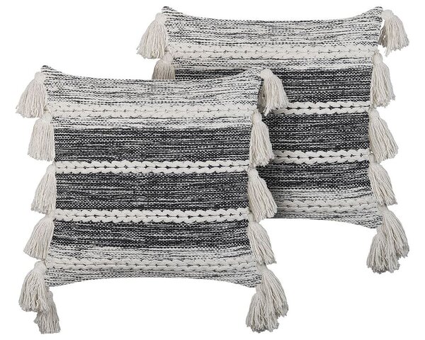 Set di 2 cuscini decorativi in cotone nero e grigio 45 x 45 cm con nappe in stile boho con imbottitura Beliani