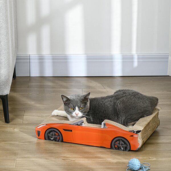 Tiragraffi per Gatti a forma di Auto 50x30x12,5 cm in Cartone Ondulato con Erba Gatta Rosso