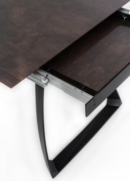 E-STYLO Tavolo Allungabile Top in HPL su MDF Gambe in metallo verniciato Allunghe interne in HPL su MDF,90cm X 170/270cm H. 76cm,Top: marmo ruggine gambe: nero